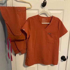 Figs Rust Color Scrub Set-Size Medium